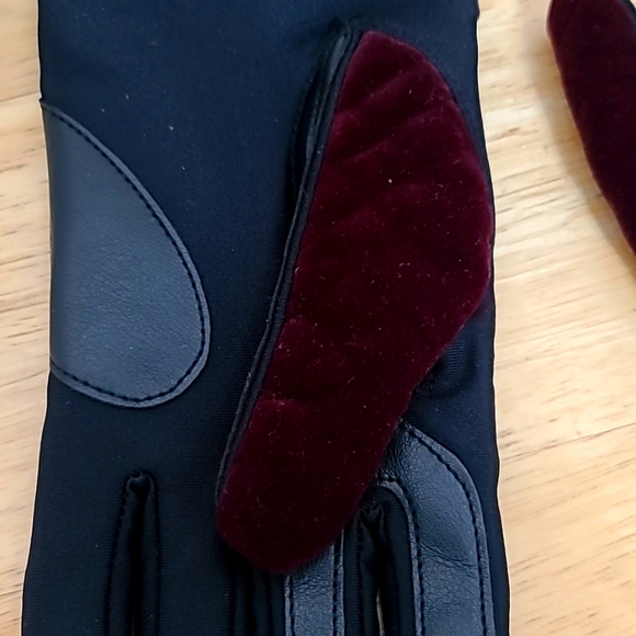 Isotoner Leather & Velvet Posh Gloves - Picture 6 of 7